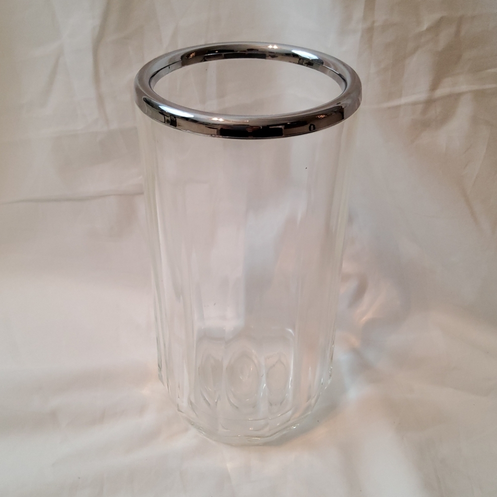 Acrylic wine chiller